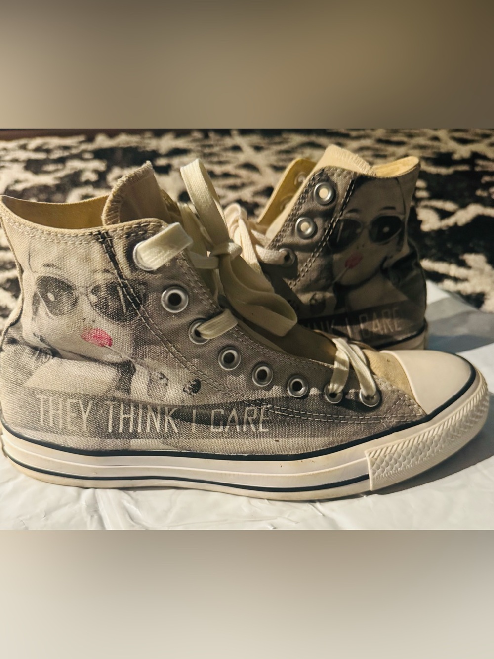 Women’s High-Top Canvas Sneakers in Gray with Graphic Print size 9
